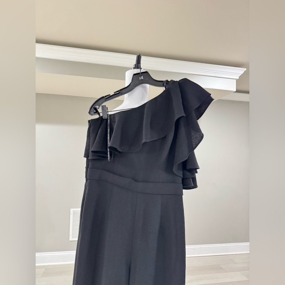 $415 Black Halo
Kallan Ruffle Jumpsuit size 8 - Picture 9 of 10